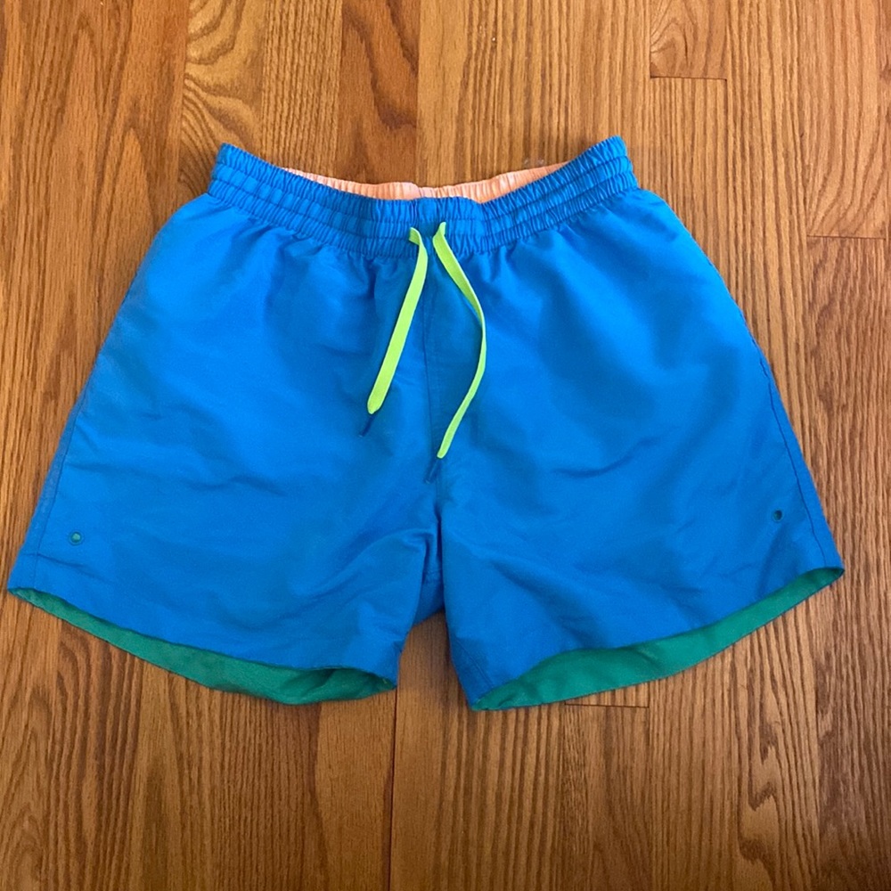 Chubbies 5.5 inch inseam reversible shorts (2 in 1)